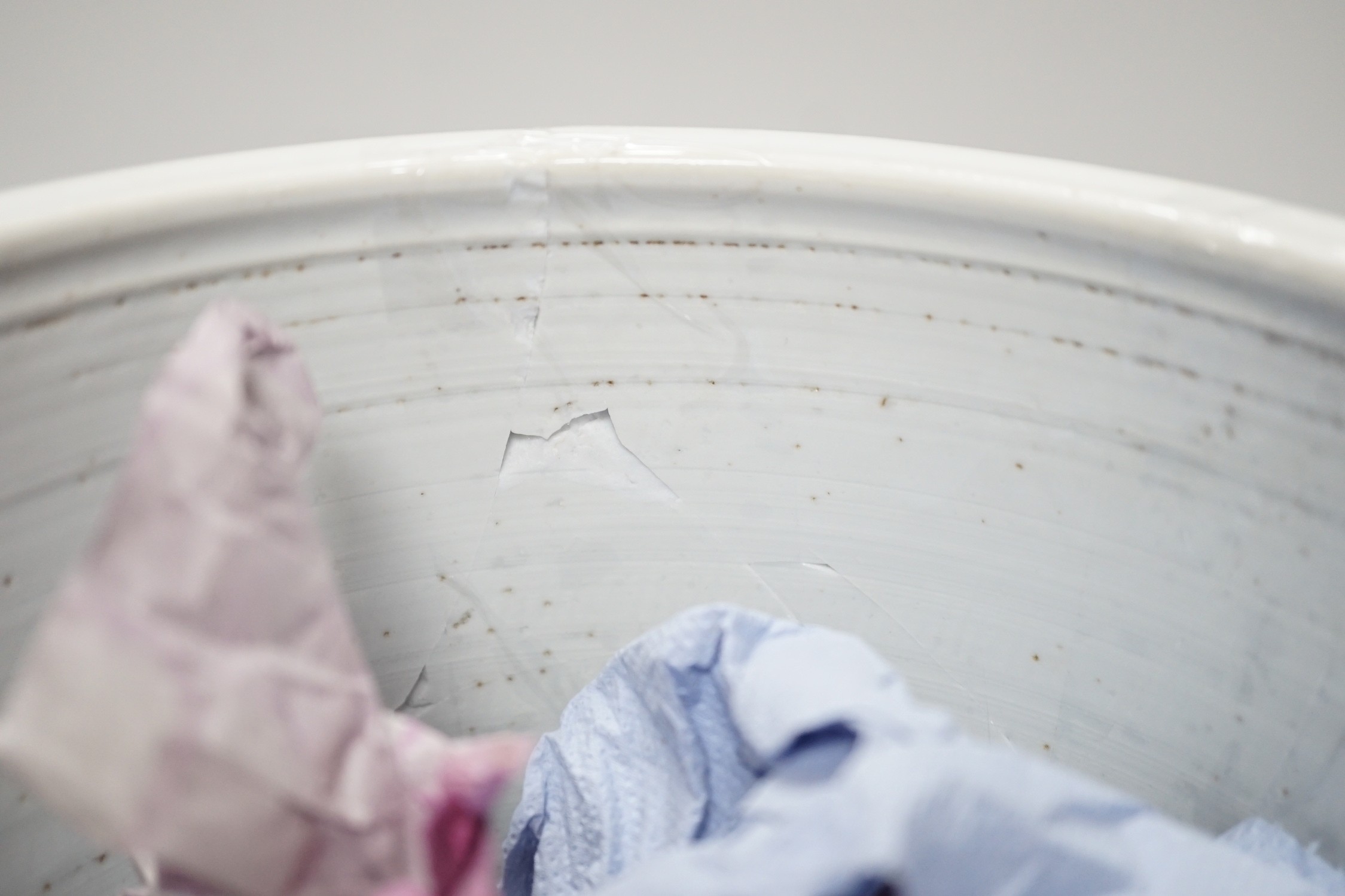 A Chinese blue and white brushpot a.f. 16cm